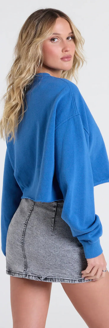 From bold to effortless, the Sporty And Flirty Seven Graphic Crop Sweatshirt lets you define your vibe with blue tops that speak your style.