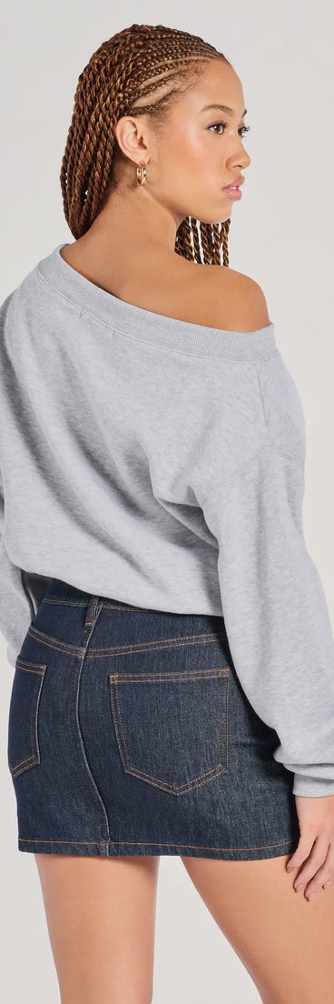 Upgrade your style game for 2025 with the Forever A Fave Long Sleeve Bubble Hem Crop Sweatshirt in heather, perfect for any fashion-forward wardrobe.