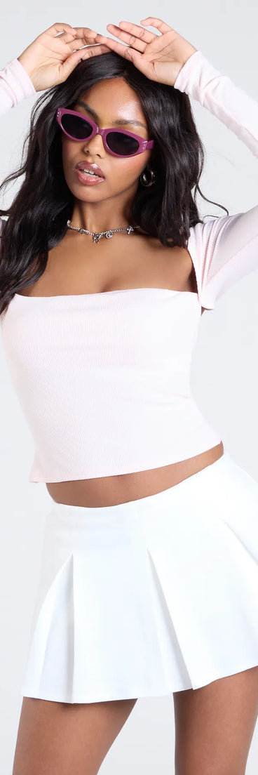 Stay on-trend this season with the Effortless Energy Long Sleeve Crop Top in pink, a must-have for creating stylish and effortless summer outfits for women.