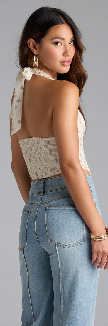 For college campus looks, game day outfits, or a bold going-out vibe, the Catch My Sweetness Halter Floral Corset Top is an on-trend brown crop top that easily styles with your favorite denim.