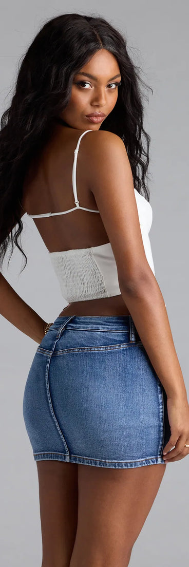 For college campus looks, game day outfits, or a bold going-out vibe, the Turning Heads Strappy Woven Crop Top is an on-trend white crop top that easily styles with your favorite denim.
