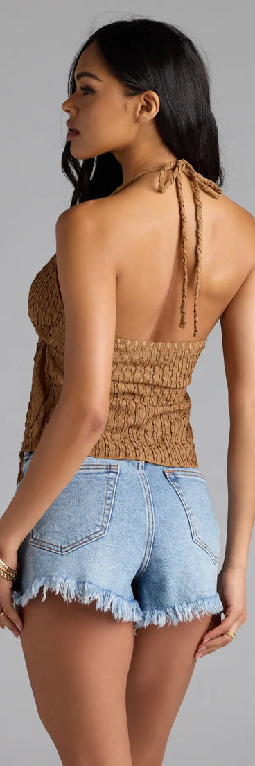 For college campus looks, game day outfits, or a bold going-out vibe, the Coastal Destination Halter Tie-Front Crop Top is an on-trend mocha brown crop top that easily styles with your favorite denim.