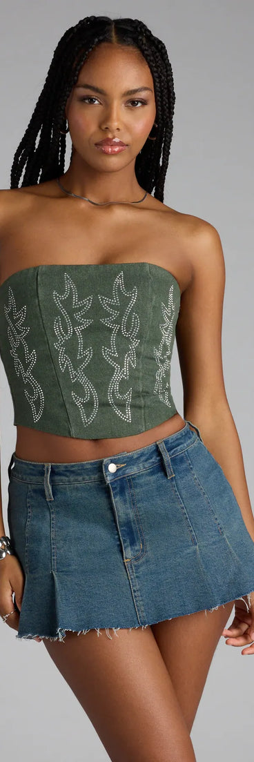 For college campus looks, game day outfits, or a bold going-out vibe, the Glam Heat Rhinestone Flame Denim Corset Top is an on-trend olive green crop top that easily styles with your favorite denim.