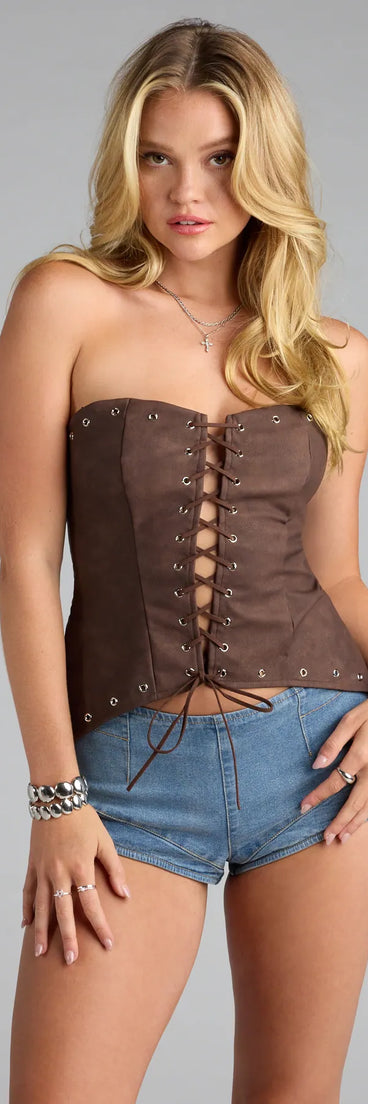 For college campus looks, game day outfits, or a bold going-out vibe, the At Dusk Lace-Up Flare Corset Top is an on-trend brown crop top that easily styles with your favorite denim.