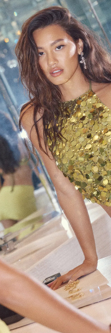For college campus looks, game day outfits, or a bold going-out vibe, the Prominent Shine Sequin Halter Crop Top is an on-trend chartreuse crop top that easily styles with your favorite denim.