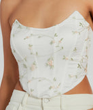 With fun and flirty details, the So Dainty Strapless Floral Tulle Corset Top shows off your unique style for a trendy outfit for the spring or summer season!