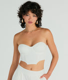The waist-defining bodice style of the Trendy Treasure Strapless Linen Corset Top is perfect for making a statement with your outfit and provides the boning, molded cups, or lace-up details that capture the corset trend.
