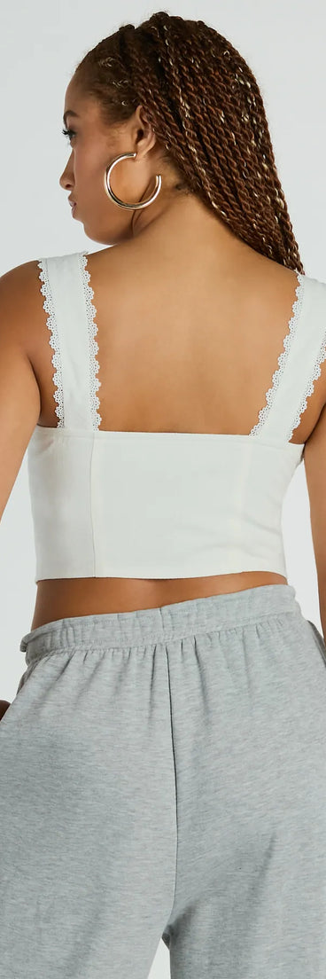 Essential for your seasonal closet, the So Fresh Lace-Trim Linen Cropped Tank Top offers a trendy twist on everyday tops so you can elevate your style effortlessly.