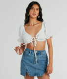 With fun and flirty details, the Fresh Look Puff Sleeve Tie-Front Crop Top shows off your unique style for a trendy outfit for summer!