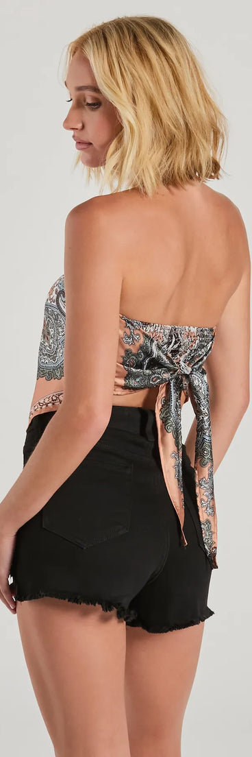 
Upgrade your style game for 2025 with the Trendy Adventure Strapless Paisley Satin Crop Top in copper, perfect for any fashion-forward wardrobe.