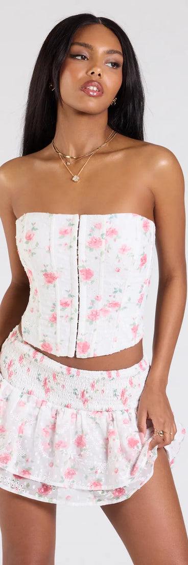 From bold to effortless, the Call Me Cutie Lace-Up Floral Eyelet Corset Top lets you define your vibe with white tops that speak your style.