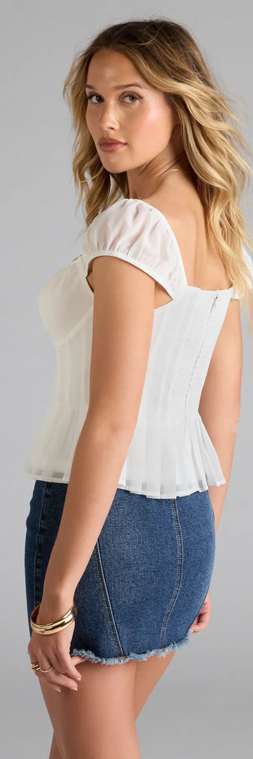 For college campus looks, game day outfits, or a bold going-out vibe, the Girl Next Door Peplum Chiffon Crop Top is an on-trend ivory crop top that easily styles with your favorite denim.