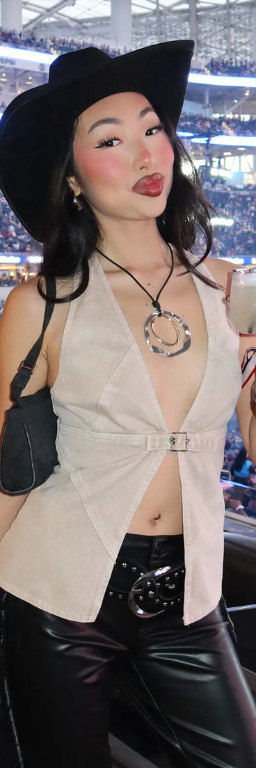 Look instantly put-together in the Fresh Vibes Denim Halter Top, part of a matching taupe clothing set designed for chic, no-fuss fall outfits.