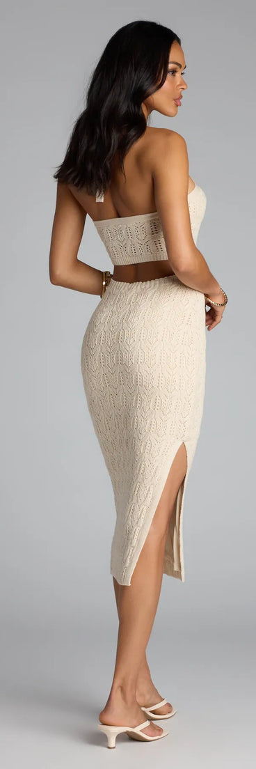 Style your seasonal looks with the Luxe With No Limits Halter Midi Dress, a trend-right, natural fall dress designed for any plan on your calendar with new and unqiue details.