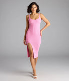 With its mid-calf hem and popular flattering fit, the Toasty Sweetheart V-Neck Bodycon Knit Midi Dress in pink nails the balance of trend and ease, redefining go-to midi dresses for any occasion.