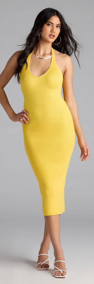 The Curve Avenue Halter V-Neck Bodycon Midi Dress is your new go-to yellow dress—effortless, versatile, and made to update your fall style in seconds.
