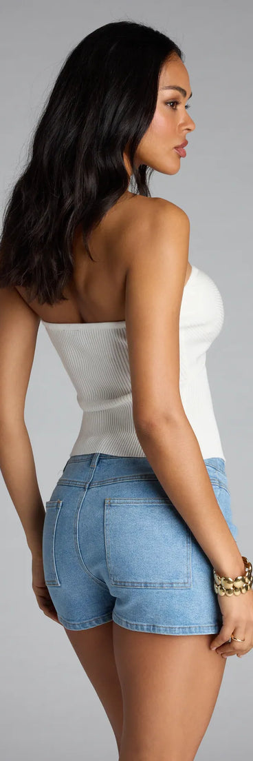 Complete your look with the Knot Your Basic Flyaway Tube Top, a trendy white top that’s ready to pair with anything in your everyday outfit rotation.