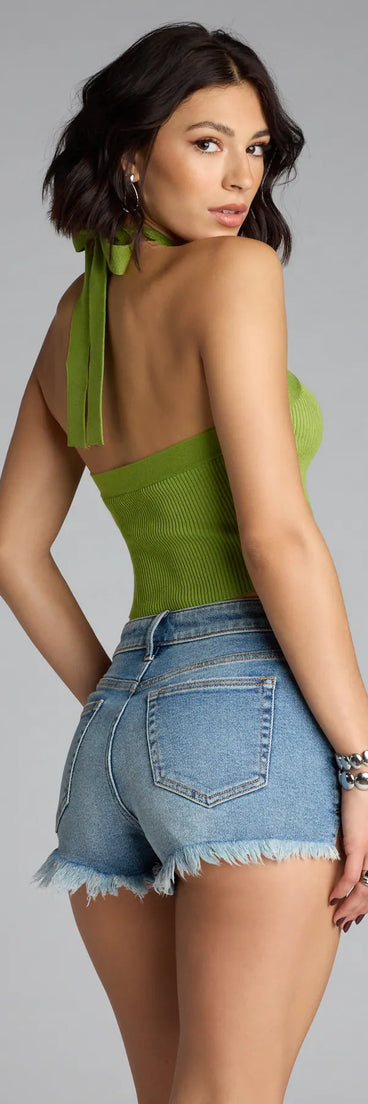 Complete your look with the Main Squeeze Ribbed Knit Halter Top, a trendy chartreuse top that’s ready to pair with anything in your fall rotation.