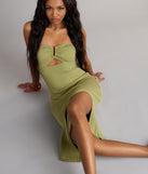 Style your seasonal looks with the Casual Allure Strapless High Slit Midi Dress, a trend-right, fall dress designed for any plan on your calendar with new and unqiue details.