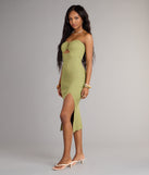Style your seasonal looks with the Casual Allure Strapless High Slit Midi Dress, a trend-right, fall dress designed for any plan on your calendar with new and unqiue details.