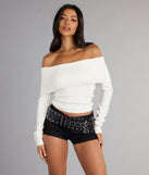 Complete your look with the Chic Stroll Off-The-Shoulder Sweater, a trendy top that’s ready to pair with anything in your fall rotation.