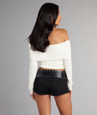 Complete your look with the Chic Stroll Off-The-Shoulder Sweater, a trendy top that’s ready to pair with anything in your fall rotation.