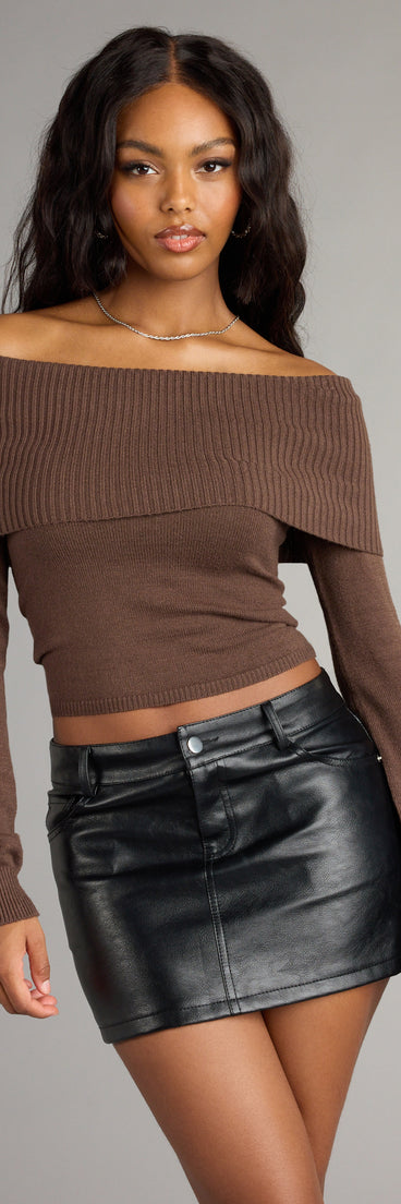 Complete your look with the Falling For You Off-The-Shoulder Sweater, a trendy top that’s ready to pair with anything in your fall rotation.