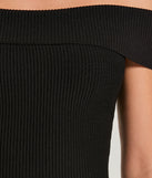 Step into winter chic with the Cute Feels Off-The-Shoulder Sweater Mini Dress, a black mini dress featuring an above-the-knee cut ideal for cocktail parties, festive gatherings, or clubwear.