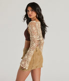 Wrap up in style with the Sunny Radiance Floral Crochet Bolero, a cozy natural sweater for women designed for night-out looks, everyday outfits, or as a chic layering piece for the colder months.