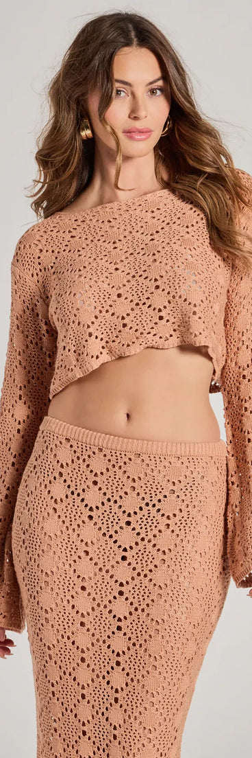 The Weekend Mood Crochet Cropped Sweater is a versatile sweater with a chic design, ideal for layered winter looks or creating your seasonal holiday style.