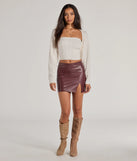 
Upgrade your style game for 2025 with the Cozy Glam Cable Knit Tube Top in ivory, perfect for any fashion-forward wardrobe.