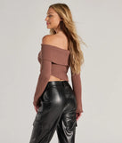 Make a statement this winter with the Always Got The Glam Off-The-Shoulder Asymmetrical Crop Top, a brown long-sleeve top featuring a trendy shoulder design that adds a bold, festive touch to any club or party look.