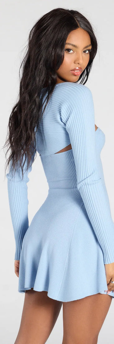 Add the perfect finish with the Charming Duo Long Sleeve Bolero, a light blue bolero that refines your look with effortless charm.