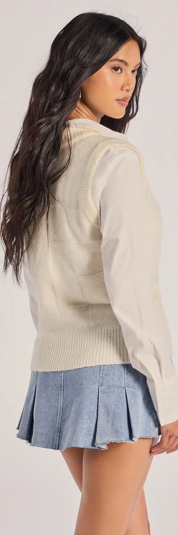 
Upgrade your style game for 2025 with the Chic Allure Checkered Knit Sleeveless Vest in ivory, perfect for any fashion-forward wardrobe.