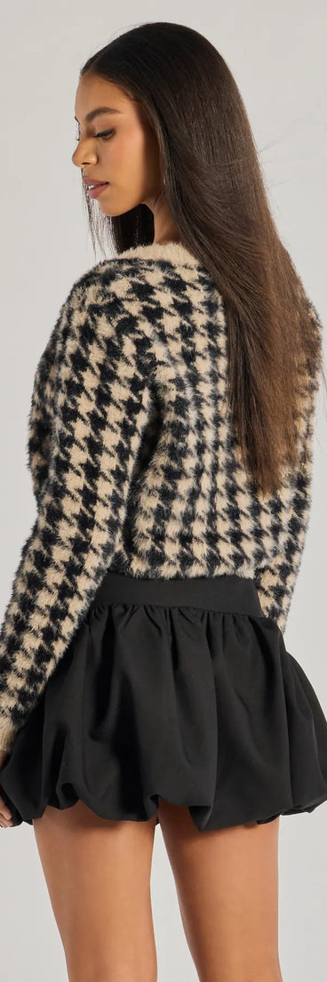 
Upgrade your style game for 2025 with the Polished Cozy Houndstooth Eyelash Knit Cardigan in taupe, perfect for any fashion-forward wardrobe.