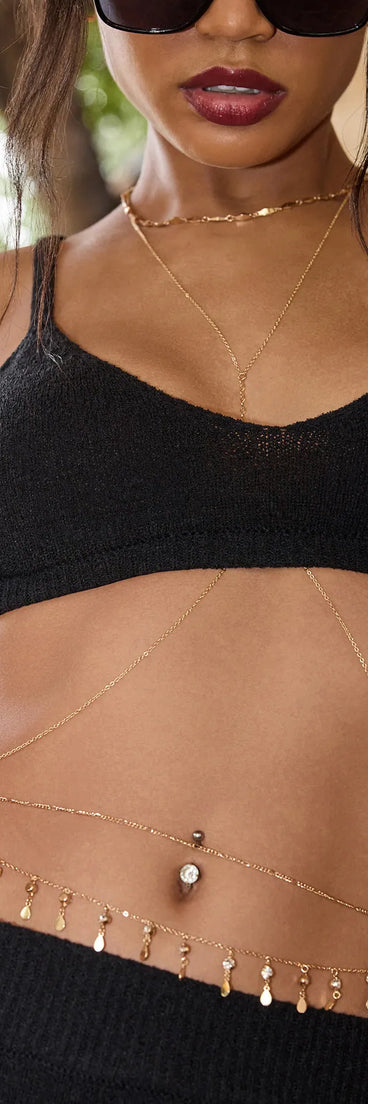 Look instantly put-together in the In My Feels Scoop Neck Bra Top, part of a matching black clothing set designed for chic, no-fuss fall outfits.