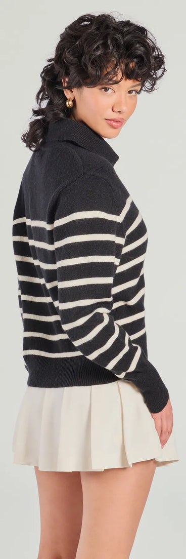 
Upgrade your style game for 2025 with the Stylish Stripes Collared Knit Sweater in black, perfect for any fashion-forward wardrobe.