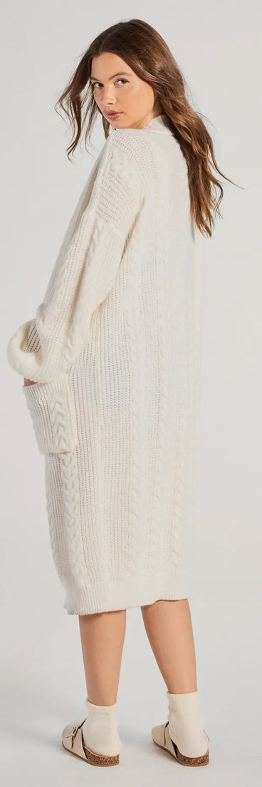 
Upgrade your style game for 2025 with the Layer On The Cute Cable Knit Duster Sweater in ivory, perfect for any fashion-forward wardrobe.