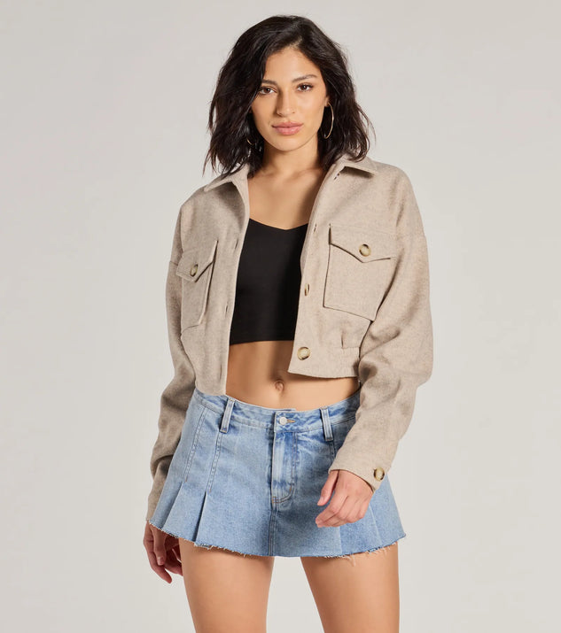 
Upgrade your style game for 2025 with the Chic Outing Button-Down Faux Wool Shacket in oatmeal, perfect for any fashion-forward wardrobe.