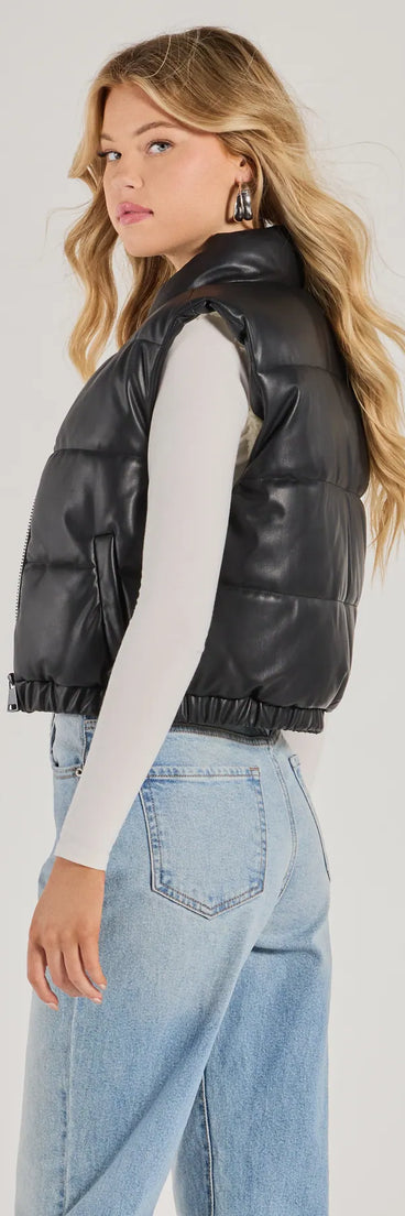 
Upgrade your style game for 2025 with the Cuddle Glam Faux Leather Sherpa Lined Puffer Vest in black, perfect for any fashion-forward wardrobe.