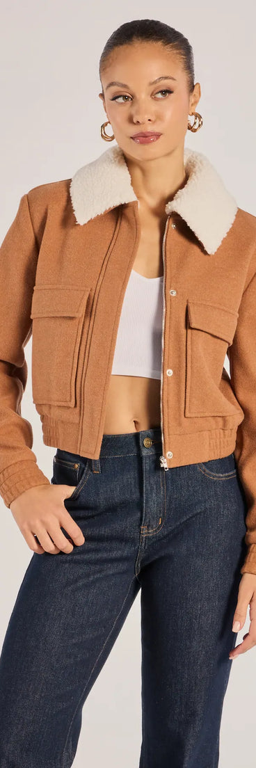
Upgrade your style game for 2025 with the Cozy Cool Faux Wool Sherpa Collar Trucker Jacket in camel, perfect for any fashion-forward wardrobe.