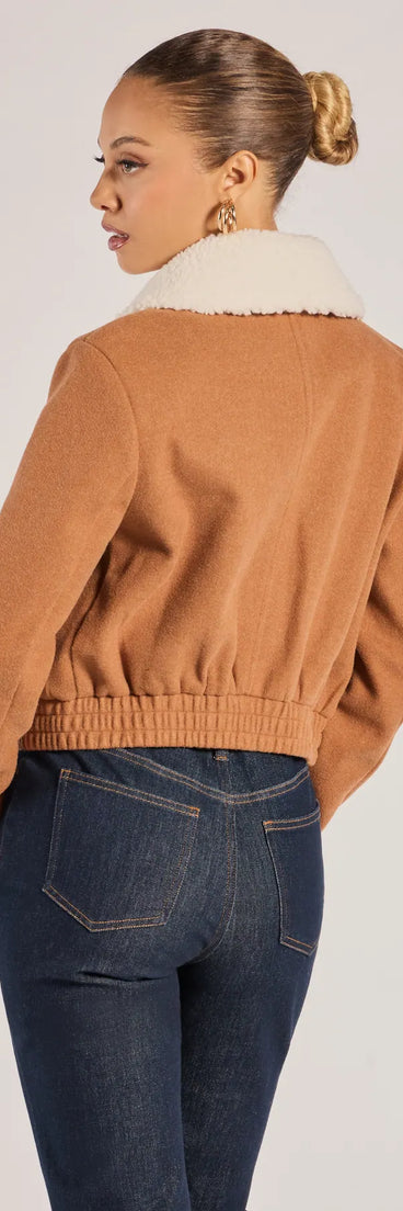 
Upgrade your style game for 2025 with the Cozy Cool Faux Wool Sherpa Collar Trucker Jacket in camel, perfect for any fashion-forward wardrobe.