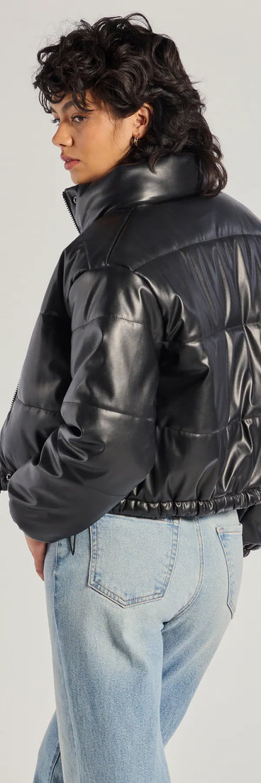 
Upgrade your style game for 2025 with the Sleek And Cozy Faux Leather Puffer Jacket in black, perfect for any fashion-forward wardrobe.