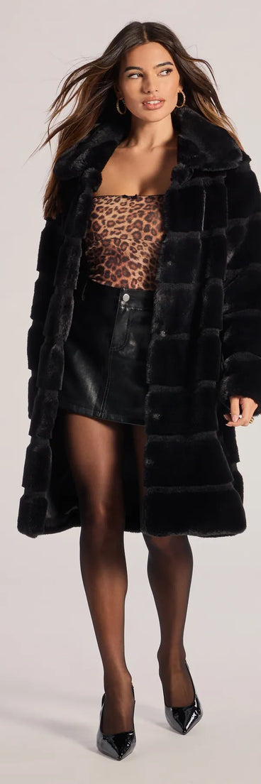 Stay chic this winter with Timeless Glam Faux Fur Trench Coat, a heather gray women's coat perfect for layering. Featuring textured fabric and a trendy fit, this lightweight coat for women transitions effortlessly from cozy everyday wear to formal evening events.