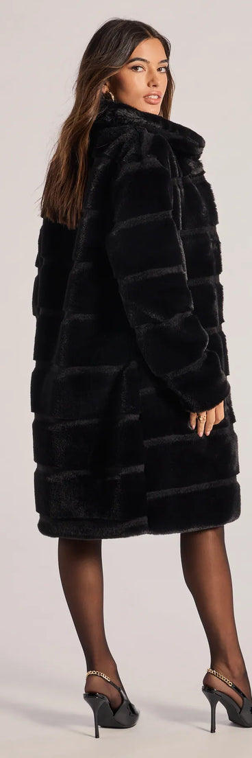 Stay chic this winter with Timeless Glam Faux Fur Trench Coat, a heather gray women's coat perfect for layering. Featuring textured fabric and a trendy fit, this lightweight coat for women transitions effortlessly from cozy everyday wear to formal evening events.