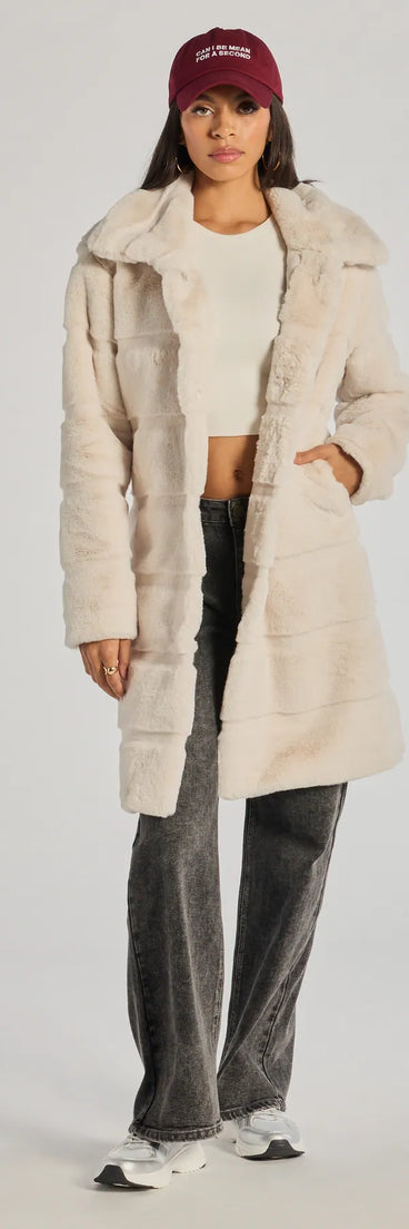 Stay chic this winter with Timeless Glam Faux Fur Trench Coat, a heather gray women's coat perfect for layering. Featuring textured fabric and a trendy fit, this lightweight coat for women transitions effortlessly from cozy everyday wear to formal evening events.