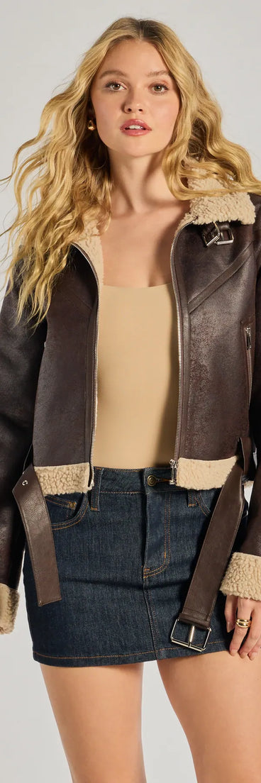 
Upgrade your style game for 2025 with the Cozy Sleek Faux Shearling Trim Moto Jacket in brown, perfect for any fashion-forward wardrobe.