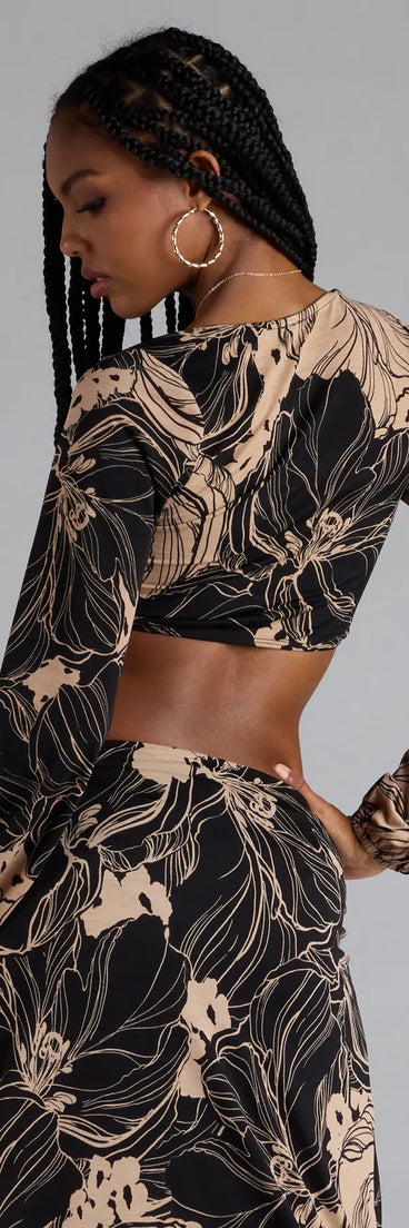 For college campus looks, game day outfits, or a bold going-out vibe, the Under The Sun Tropical Tie-Front Crop Top is an on-trend black crop top that easily styles with your favorite denim.