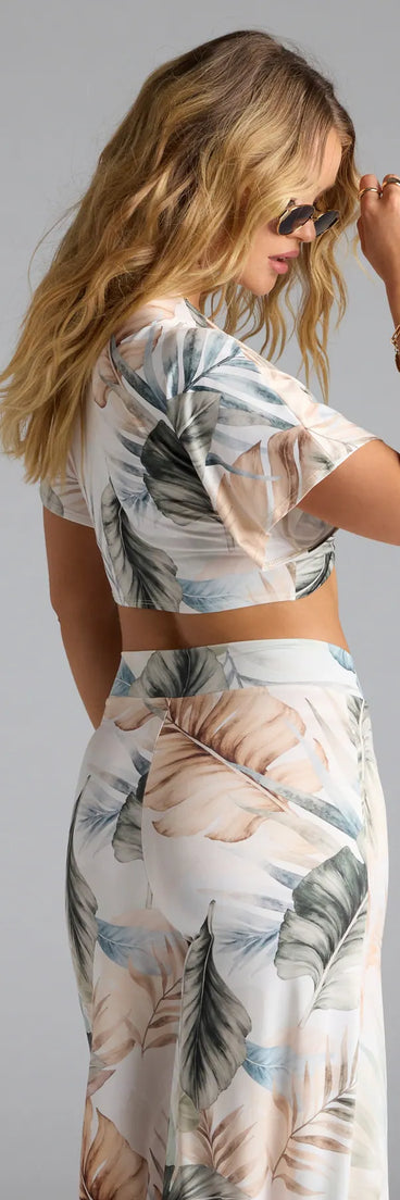 For college campus looks, game day outfits, or a bold going-out vibe, the Mornings In Tulum Tropical Tie-Front Crop Top is an on-trend ivory crop top that easily styles with your favorite denim.