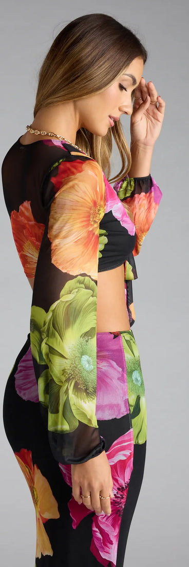 Add a sleek touch to your outfit with this black long sleeve top—the Island Muse Tropical Floral Tie-Front Top makes effortless transitions from desk to dinner.